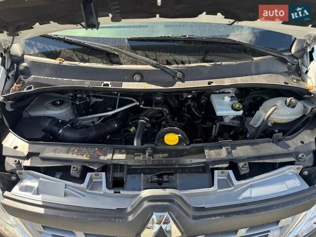 Білий Рено Мастєр, об'ємом двигуна 2.3 л та пробігом 280 тис. км за 17950 $, фото 17 на Automoto.ua