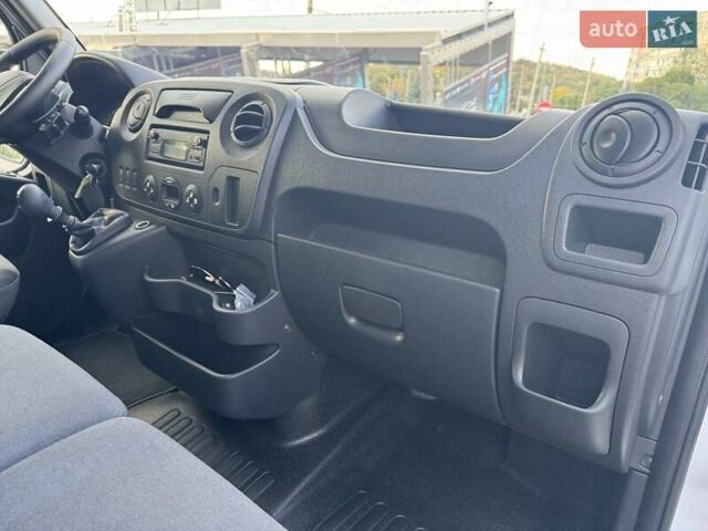Белый Рено Мастер, объемом двигателя 2.3 л и пробегом 190 тыс. км за 17700 $, фото 39 на Automoto.ua