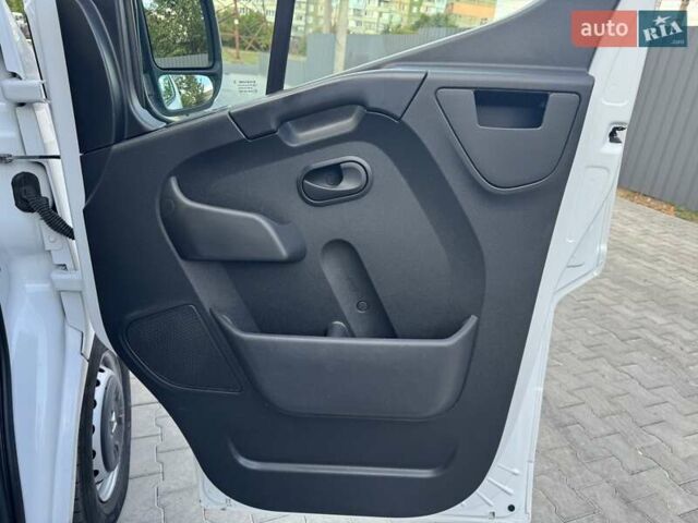 Белый Рено Мастер, объемом двигателя 2.3 л и пробегом 190 тыс. км за 17700 $, фото 37 на Automoto.ua