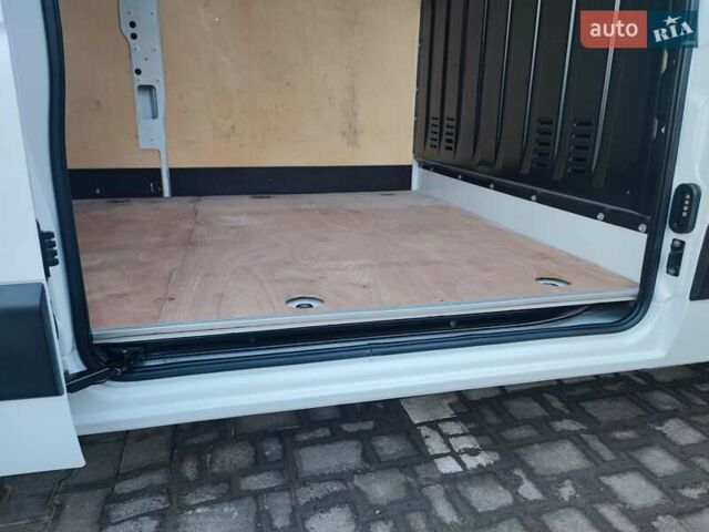 Белый Рено Мастер, объемом двигателя 2.3 л и пробегом 315 тыс. км за 17600 $, фото 80 на Automoto.ua