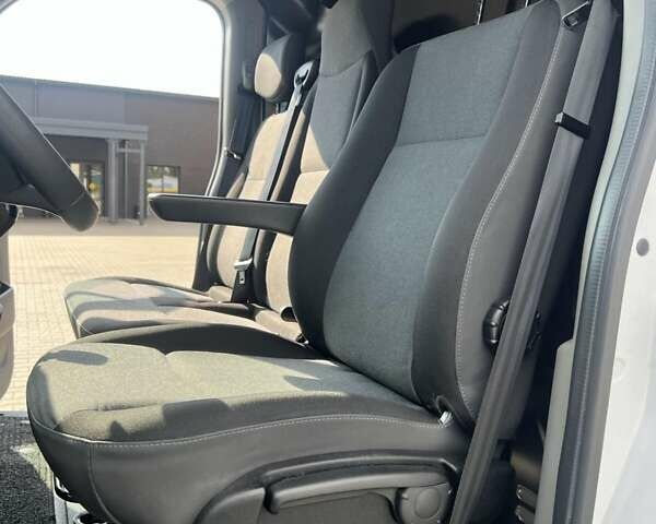 Белый Рено Мастер, объемом двигателя 2.3 л и пробегом 296 тыс. км за 17500 $, фото 25 на Automoto.ua