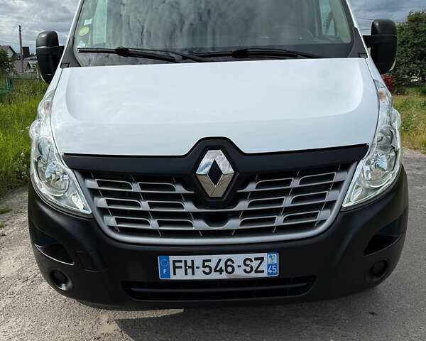 Белый Рено Мастер, объемом двигателя 2.3 л и пробегом 258 тыс. км за 15900 $, фото 1 на Automoto.ua