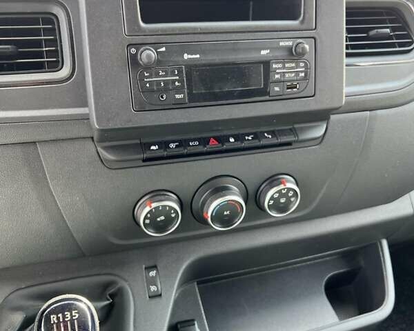 Белый Рено Мастер, объемом двигателя 2.3 л и пробегом 296 тыс. км за 17500 $, фото 12 на Automoto.ua