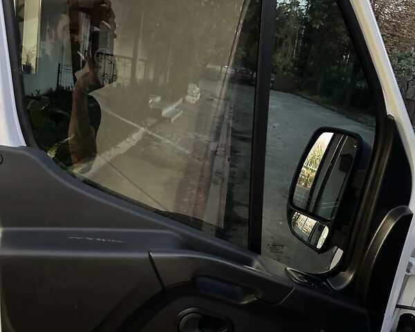 Білий Рено Мастєр, об'ємом двигуна 2.3 л та пробігом 380 тис. км за 25000 $, фото 9 на Automoto.ua