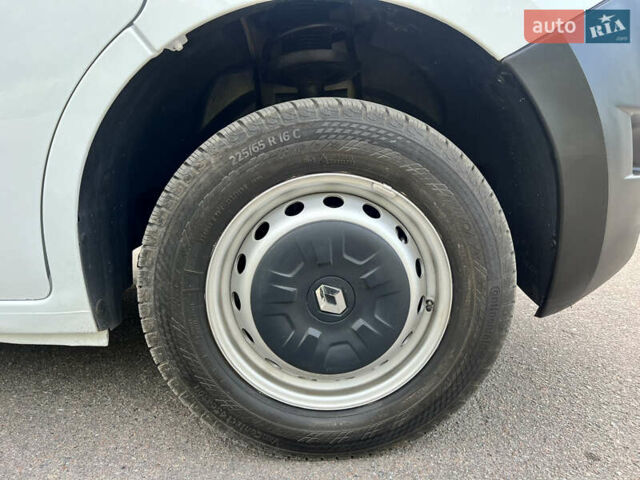 Белый Рено Мастер, объемом двигателя 2.3 л и пробегом 240 тыс. км за 17200 $, фото 63 на Automoto.ua