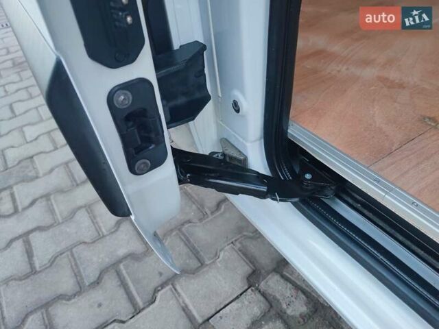 Белый Рено Мастер, объемом двигателя 2.3 л и пробегом 315 тыс. км за 17600 $, фото 84 на Automoto.ua