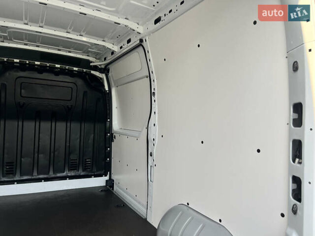 Белый Рено Мастер, объемом двигателя 2.3 л и пробегом 240 тыс. км за 17200 $, фото 42 на Automoto.ua