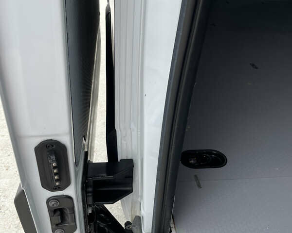 Рено Мастер 2019 в Кропивницком (Кировограде) на Automoto.ua Белый Рено Мастер, объемом двигателя 2.3 л и пробегом 355 тыс. км за 18299 $, фото 38 на Automoto.ua