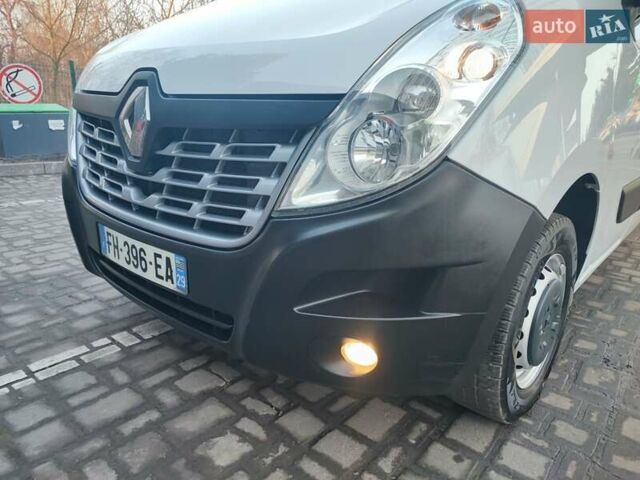 Белый Рено Мастер, объемом двигателя 2.3 л и пробегом 315 тыс. км за 17600 $, фото 3 на Automoto.ua