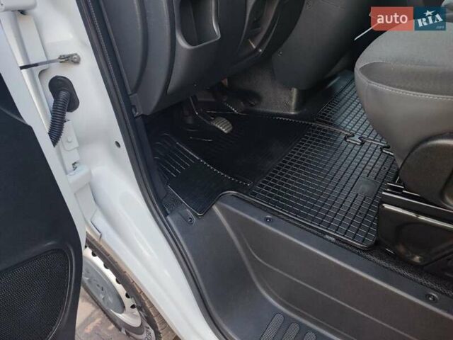 Белый Рено Мастер, объемом двигателя 2.3 л и пробегом 315 тыс. км за 17600 $, фото 43 на Automoto.ua