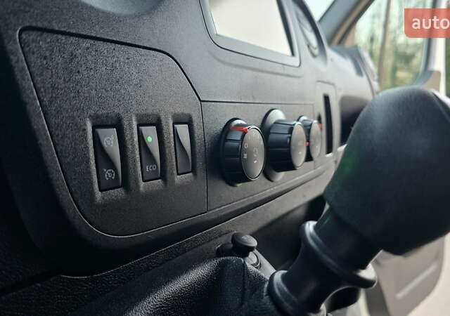 Белый Рено Мастер, объемом двигателя 2.3 л и пробегом 217 тыс. км за 16500 $, фото 19 на Automoto.ua