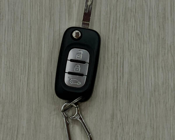 Белый Рено Мастер, объемом двигателя 2.3 л и пробегом 355 тыс. км за 18999 $, фото 43 на Automoto.ua
