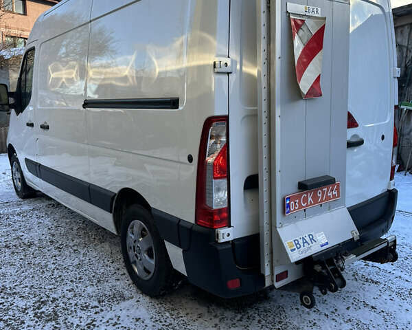 Белый Рено Мастер, объемом двигателя 2.3 л и пробегом 217 тыс. км за 18000 $, фото 1 на Automoto.ua