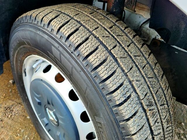 Белый Рено Мастер, объемом двигателя 2.3 л и пробегом 235 тыс. км за 15900 $, фото 10 на Automoto.ua