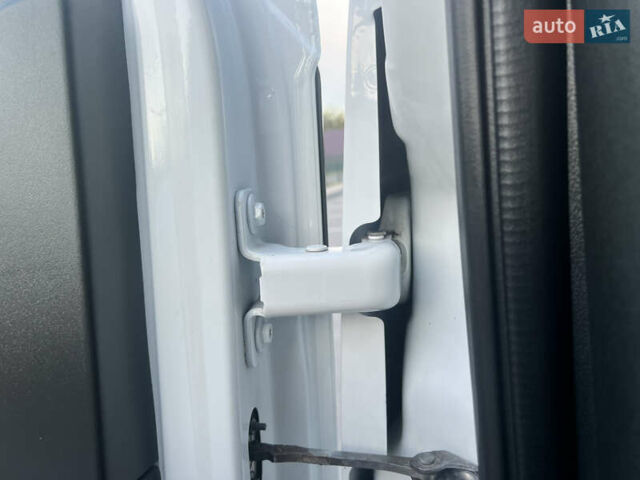 Білий Рено Мастєр, об'ємом двигуна 2.3 л та пробігом 240 тис. км за 17300 $, фото 32 на Automoto.ua