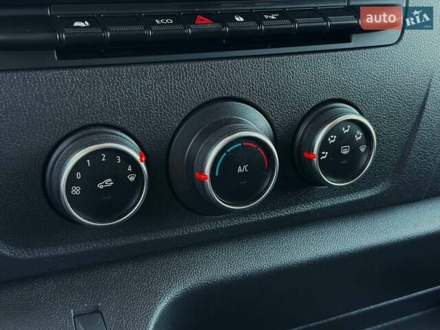 Белый Рено Мастер, объемом двигателя 2.3 л и пробегом 242 тыс. км за 18500 $, фото 16 на Automoto.ua