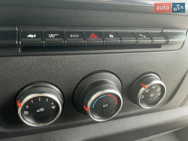 Рено Мастер 2019 в Кропивницком (Кировограде) на Automoto.ua Белый Рено Мастер, объемом двигателя 2.3 л и пробегом 355 тыс. км за 18299 $, фото 17 на Automoto.ua