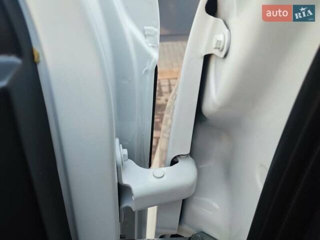 Белый Рено Мастер, объемом двигателя 2.3 л и пробегом 315 тыс. км за 17600 $, фото 45 на Automoto.ua