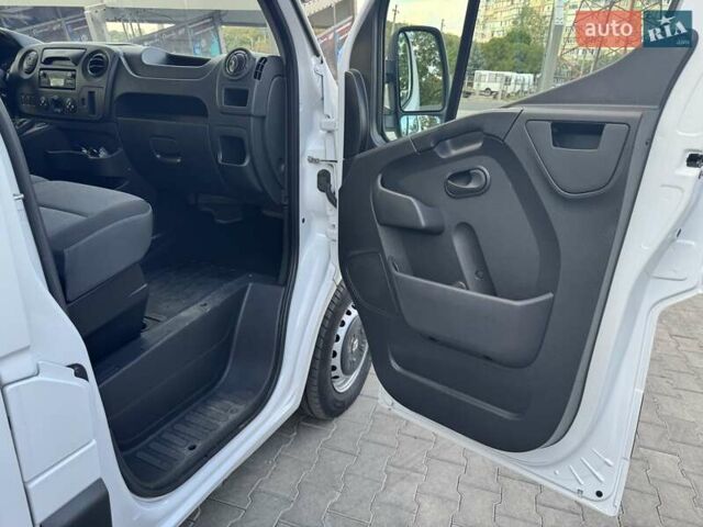 Белый Рено Мастер, объемом двигателя 2.3 л и пробегом 190 тыс. км за 17700 $, фото 36 на Automoto.ua