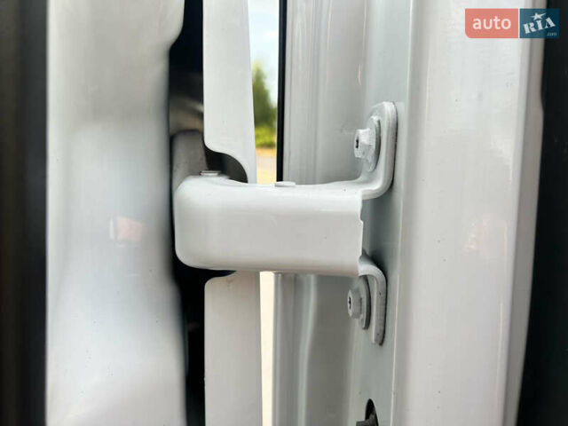Белый Рено Мастер, объемом двигателя 2.3 л и пробегом 240 тыс. км за 17200 $, фото 34 на Automoto.ua