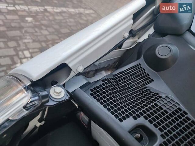 Белый Рено Мастер, объемом двигателя 2.3 л и пробегом 315 тыс. км за 17600 $, фото 91 на Automoto.ua
