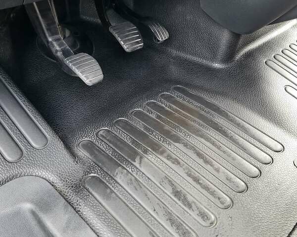 Білий Рено Мастєр, об'ємом двигуна 2.3 л та пробігом 279 тис. км за 18000 $, фото 12 на Automoto.ua