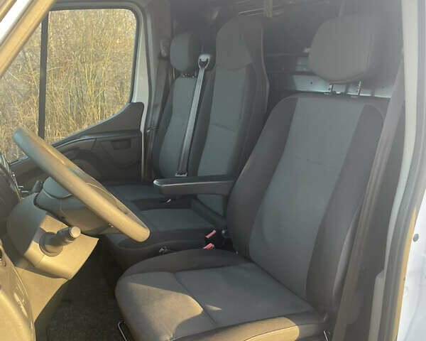 Белый Рено Мастер, объемом двигателя 2.3 л и пробегом 249 тыс. км за 16300 $, фото 21 на Automoto.ua