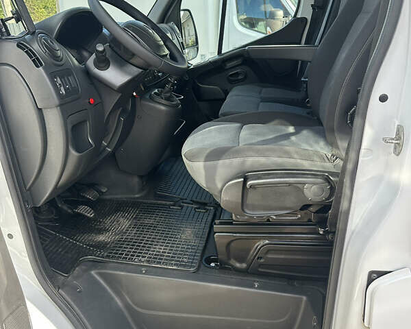 Белый Рено Мастер, объемом двигателя 2.3 л и пробегом 223 тыс. км за 22263 $, фото 13 на Automoto.ua