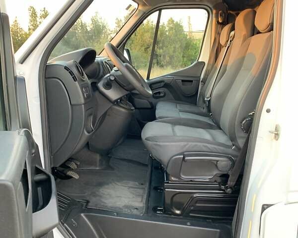Белый Рено Мастер, объемом двигателя 2.3 л и пробегом 190 тыс. км за 17500 $, фото 15 на Automoto.ua
