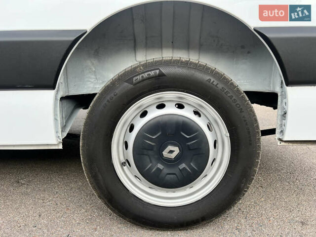 Белый Рено Мастер, объемом двигателя 2.3 л и пробегом 240 тыс. км за 17200 $, фото 61 на Automoto.ua