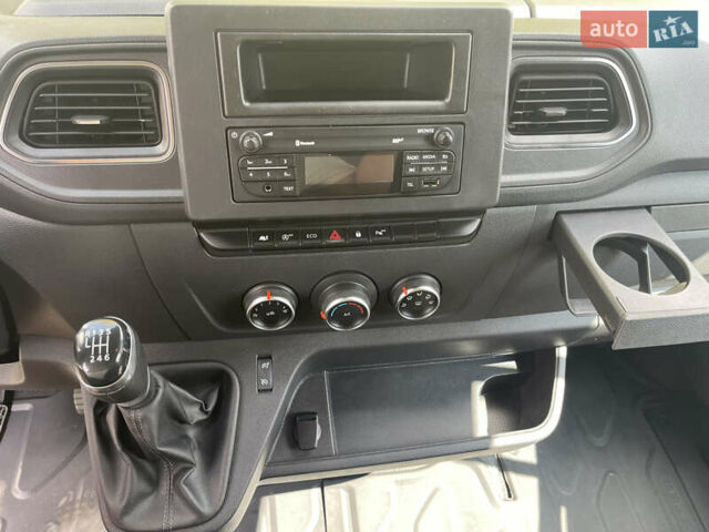 Белый Рено Мастер, объемом двигателя 2.3 л и пробегом 275 тыс. км за 16900 $, фото 9 на Automoto.ua
