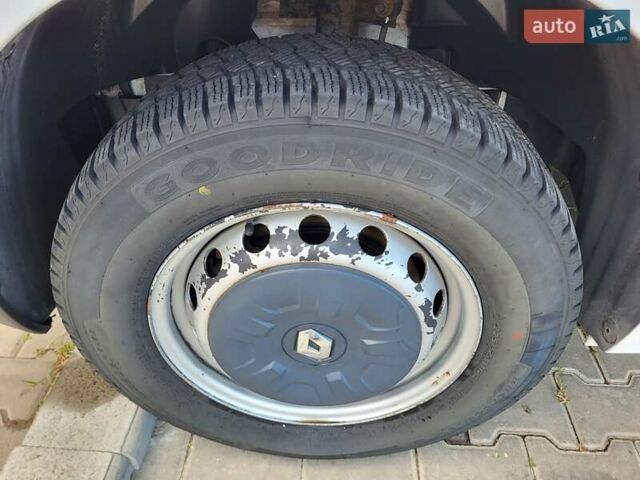 Білий Рено Мастєр, об'ємом двигуна 2.3 л та пробігом 279 тис. км за 18000 $, фото 19 на Automoto.ua