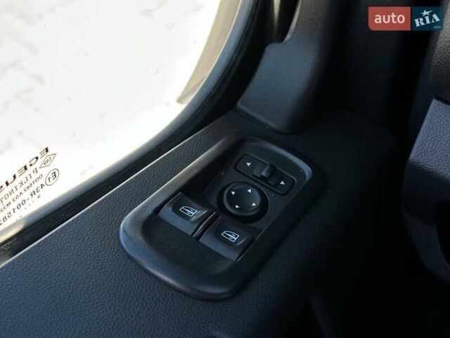 Белый Рено Мастер, объемом двигателя 2.3 л и пробегом 242 тыс. км за 18500 $, фото 8 на Automoto.ua