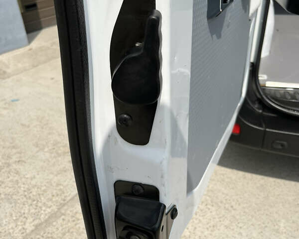 Рено Мастер 2019 в Кропивницком (Кировограде) на Automoto.ua Белый Рено Мастер, объемом двигателя 2.3 л и пробегом 355 тыс. км за 18299 $, фото 37 на Automoto.ua