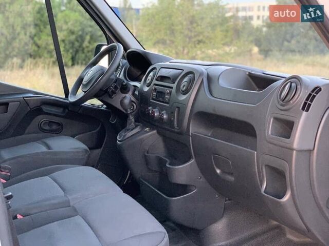 Белый Рено Мастер, объемом двигателя 2.3 л и пробегом 190 тыс. км за 17500 $, фото 13 на Automoto.ua