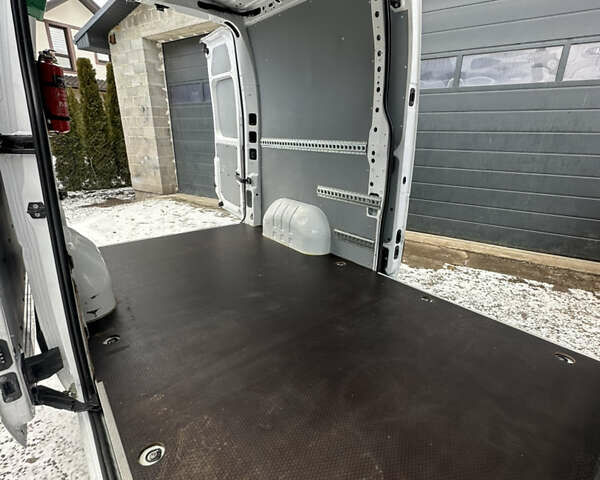 Белый Рено Мастер, объемом двигателя 2.3 л и пробегом 257 тыс. км за 17800 $, фото 29 на Automoto.ua