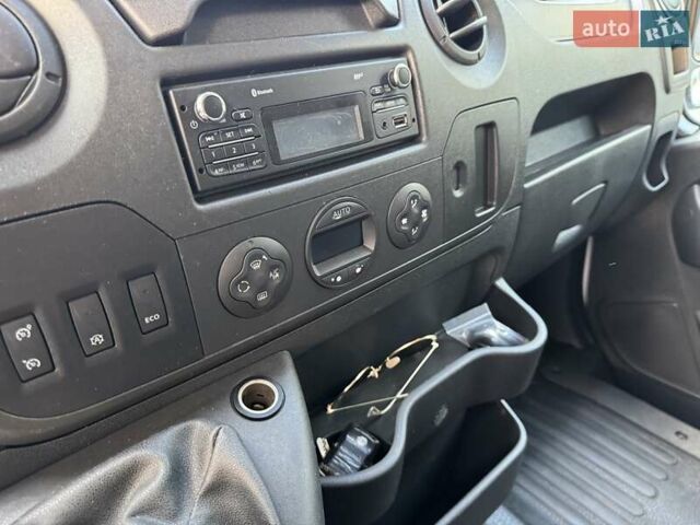 Белый Рено Мастер, объемом двигателя 2.3 л и пробегом 190 тыс. км за 17700 $, фото 33 на Automoto.ua