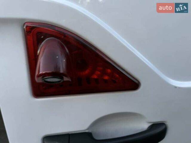 Білий Рено Мастєр, об'ємом двигуна 2.3 л та пробігом 380 тис. км за 25000 $, фото 13 на Automoto.ua