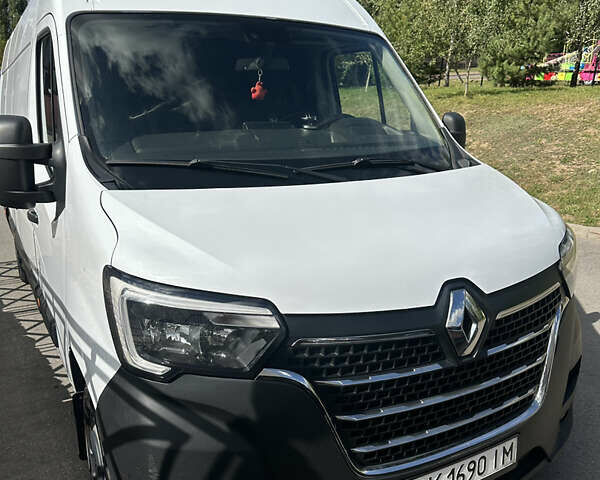 Белый Рено Мастер, объемом двигателя 2.3 л и пробегом 181 тыс. км за 18900 $, фото 1 на Automoto.ua