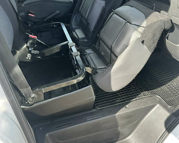 Белый Рено Мастер, объемом двигателя 2.3 л и пробегом 223 тыс. км за 22263 $, фото 23 на Automoto.ua