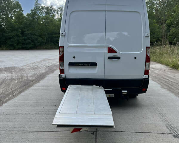 Белый Рено Мастер, объемом двигателя 2.3 л и пробегом 256 тыс. км за 17500 $, фото 6 на Automoto.ua