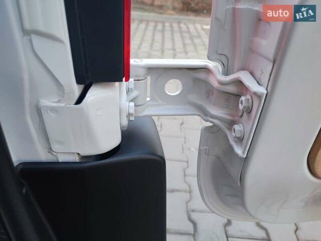 Белый Рено Мастер, объемом двигателя 2.3 л и пробегом 315 тыс. км за 17600 $, фото 76 на Automoto.ua