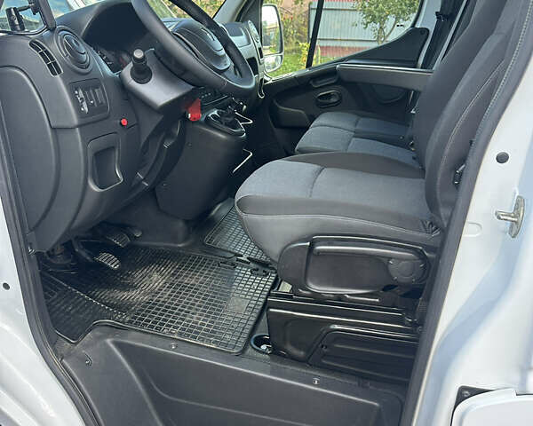 Белый Рено Мастер, объемом двигателя 2.3 л и пробегом 223 тыс. км за 22263 $, фото 15 на Automoto.ua