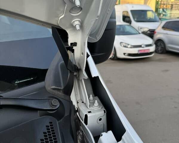 Белый Рено Мастер, объемом двигателя 2.3 л и пробегом 182 тыс. км за 21900 $, фото 28 на Automoto.ua