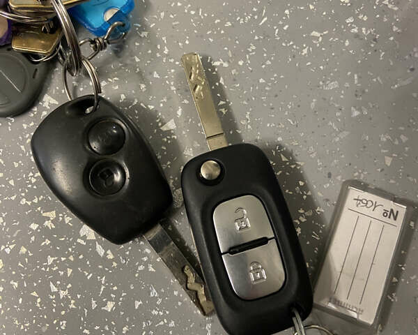 Білий Рено Мастєр, об'ємом двигуна 2.3 л та пробігом 149 тис. км за 21700 $, фото 45 на Automoto.ua