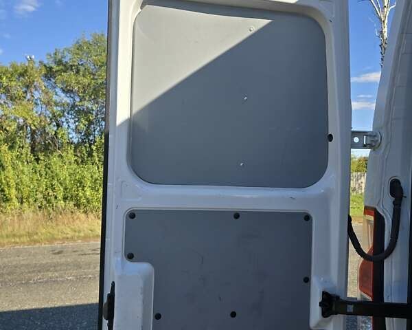 Белый Рено Мастер, объемом двигателя 2.3 л и пробегом 246 тыс. км за 18200 $, фото 6 на Automoto.ua