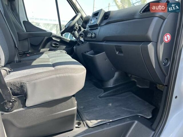 Белый Рено Мастер, объемом двигателя 2.3 л и пробегом 208 тыс. км за 20999 $, фото 27 на Automoto.ua