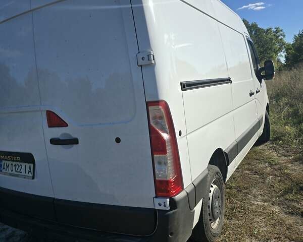 Белый Рено Мастер, объемом двигателя 2.3 л и пробегом 246 тыс. км за 18200 $, фото 1 на Automoto.ua
