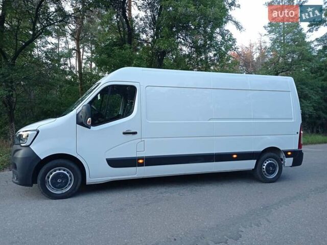 Белый Рено Мастер, объемом двигателя 2.3 л и пробегом 141 тыс. км за 24500 $, фото 3 на Automoto.ua