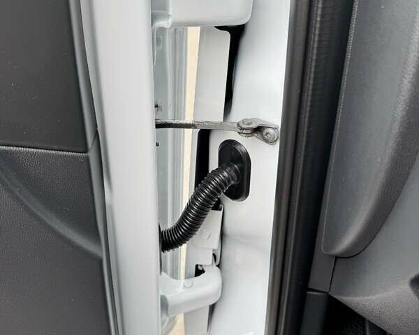 Білий Рено Мастєр, об'ємом двигуна 2.3 л та пробігом 257 тис. км за 18900 $, фото 37 на Automoto.ua